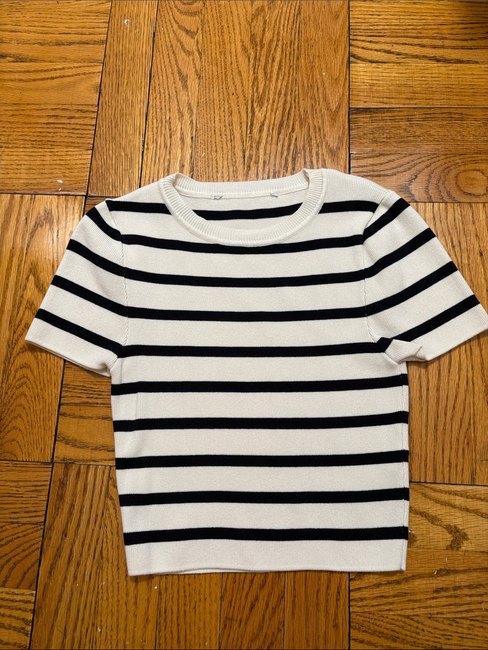 LIKE NEW Zara Cream/Navy Stripe Cropped Short Sleeve Knit Tee